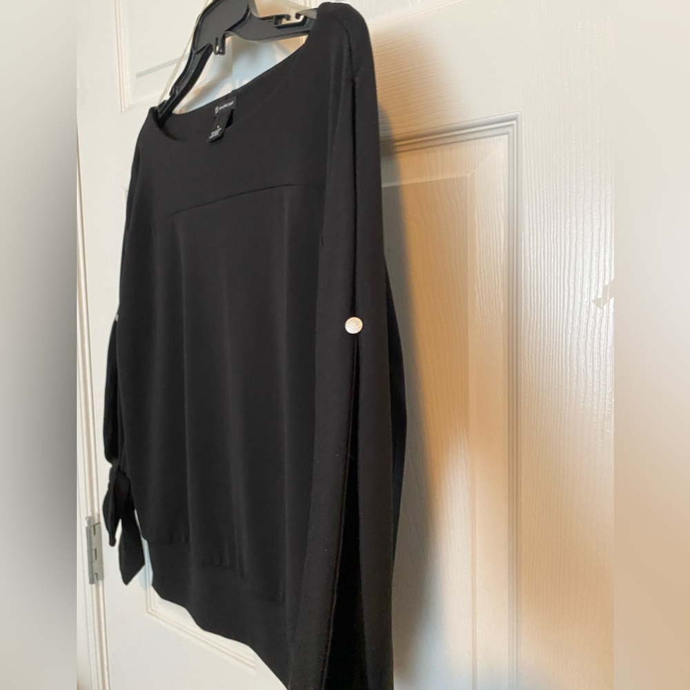 New Directions — Black Opened Sleeve Top. Size Small